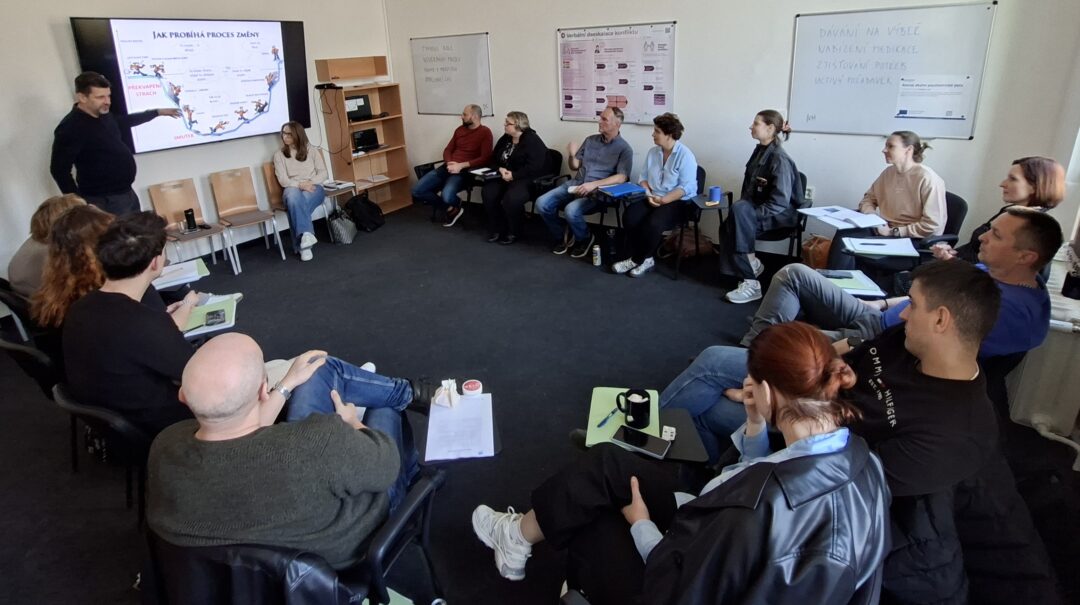 Na akutních psychiatrických odděleních vzděláváme specialisty řešení konfliktů